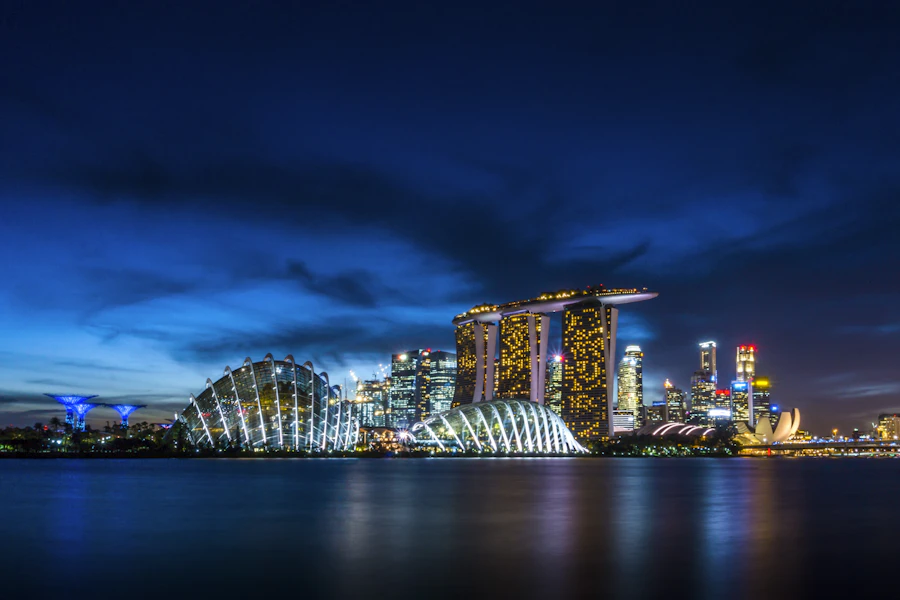 SGHarem 后宫网约炮平台新加坡滨海湾场景展示图，用于呈现约炮平台的城市视觉氛围与本地援交环境